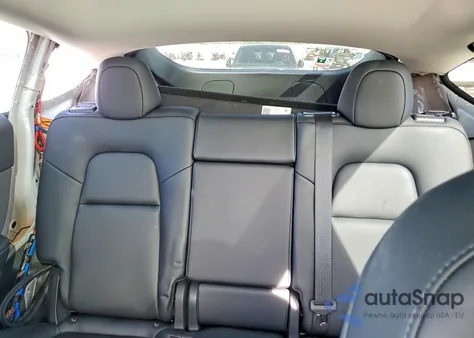 2022 Tesla Model Y z USA, uszkodzony, nr VIN 7SAYGDEE8NF372434